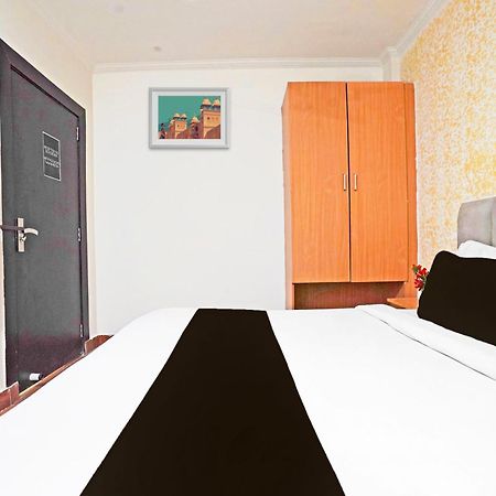 Twamev Residency Hotel New Delhi Exterior photo