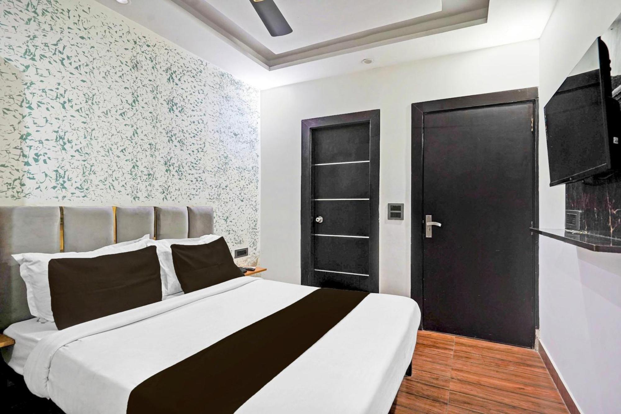 Twamev Residency Hotel New Delhi Exterior photo