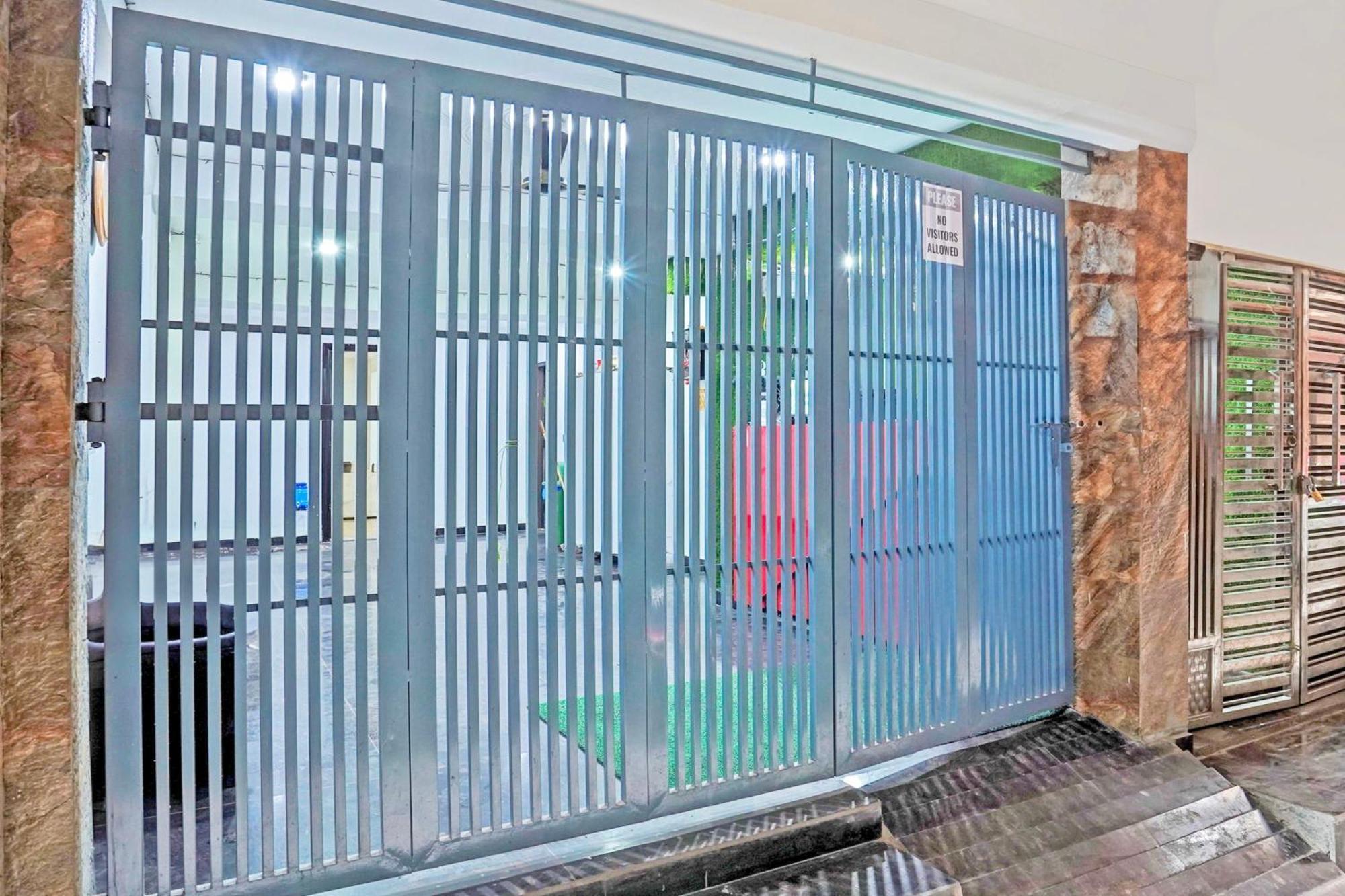 Twamev Residency Hotel New Delhi Exterior photo