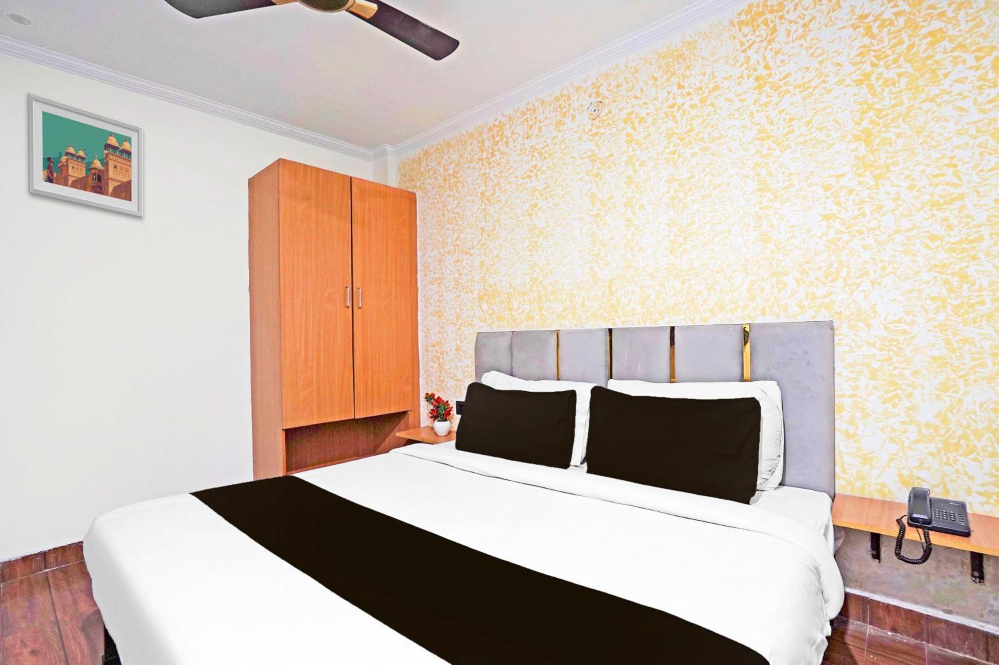 Twamev Residency Hotel New Delhi Exterior photo