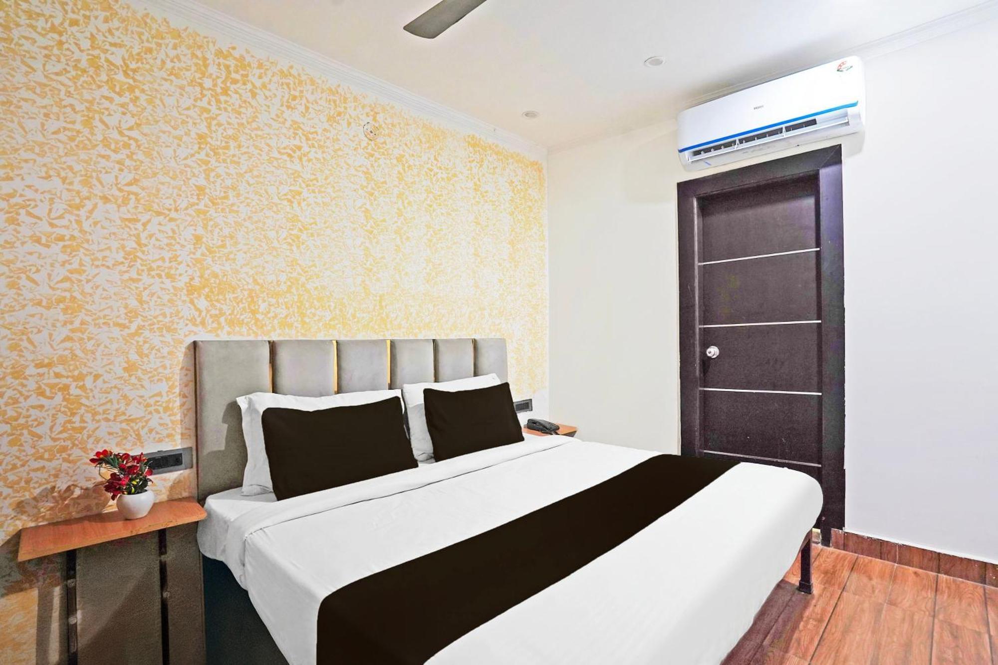 Twamev Residency Hotel New Delhi Exterior photo