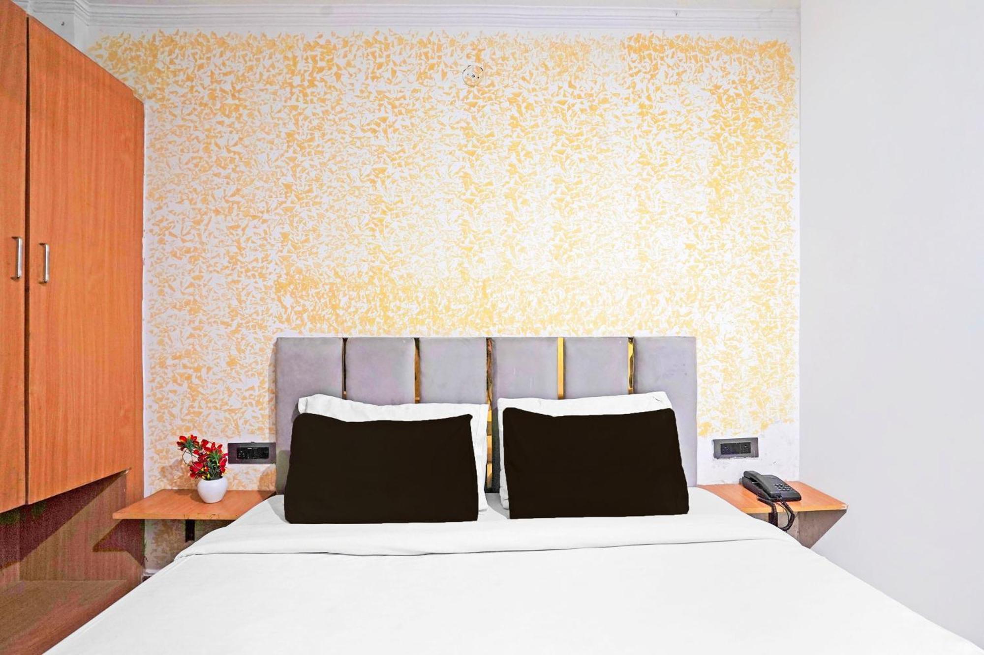 Twamev Residency Hotel New Delhi Exterior photo